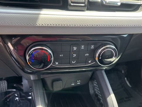 Used 2024 Chevrolet TrailBlazer LT w/ LT Cold Weather Package FWD image 24