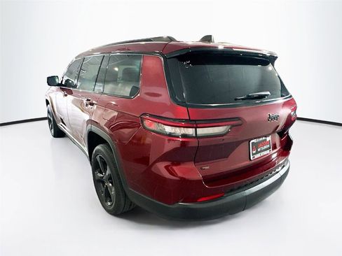 Used 2022 Jeep Grand Cherokee L Laredo image 3