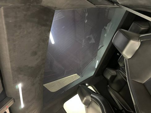 Used 2024 Tesla Cybertruck AWD Crew Cab image 39