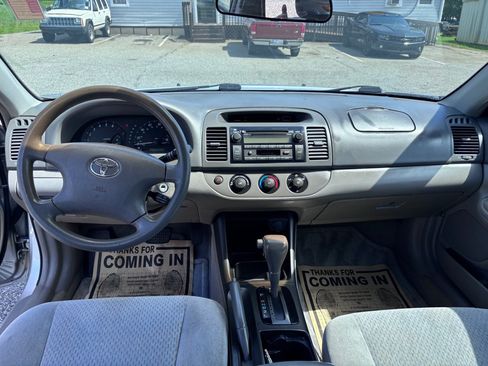 Used 2004 Toyota Camry FWD image 14