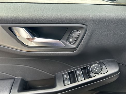 New 2025 Ford Escape SE image 11