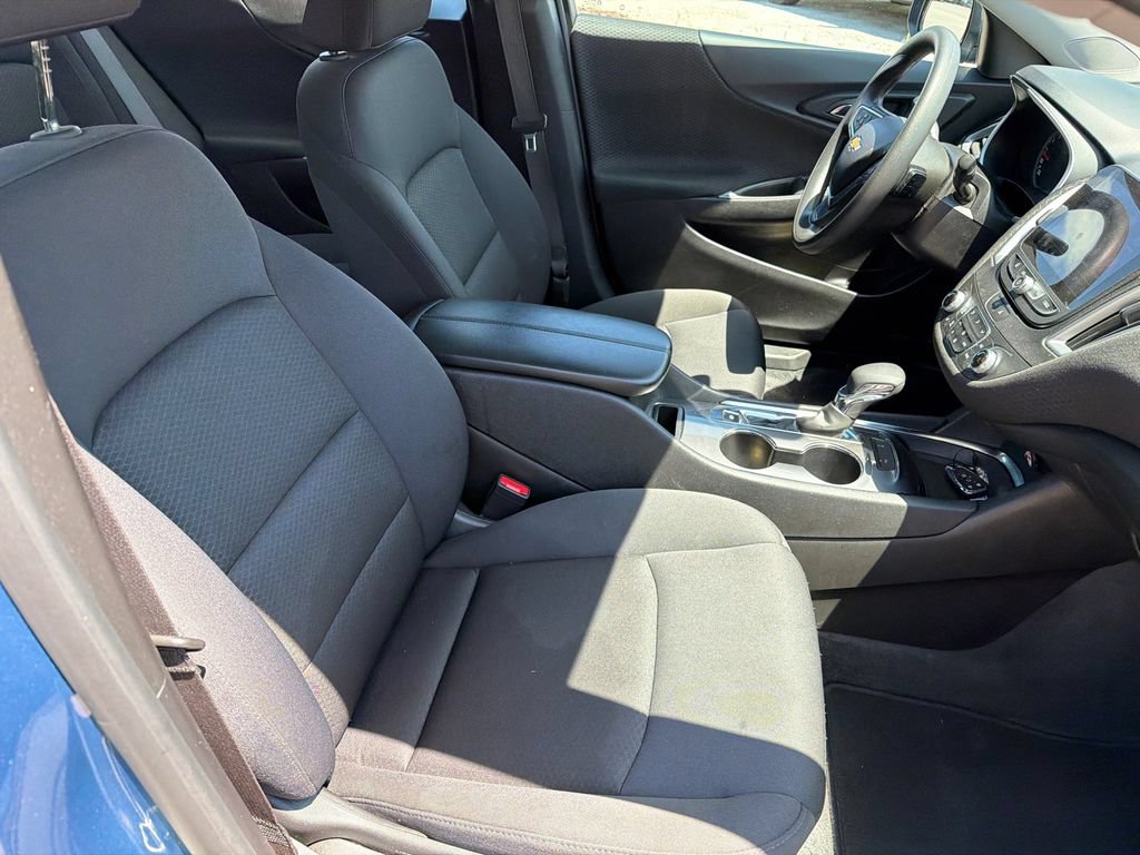 Used 2025 Chevrolet Malibu LT FWD image 12