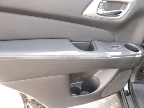 Used 2020 Nissan Pathfinder Platinum AWD/4WD image 17