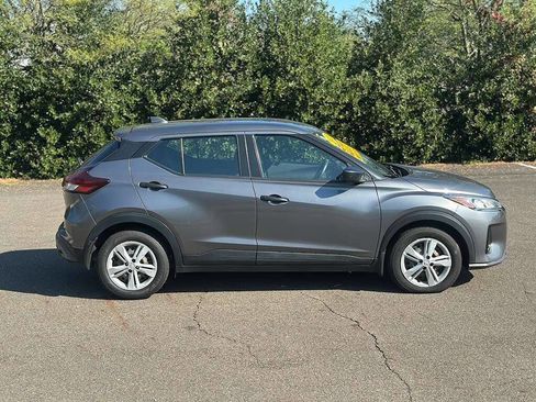Used 2021 Nissan Kicks S image 8