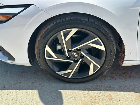 Certified 2025 Hyundai Elantra Sport FWD image 11