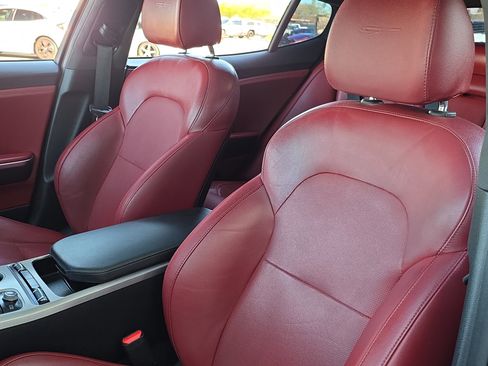 Used 2020 Kia Stinger GT1 image 12