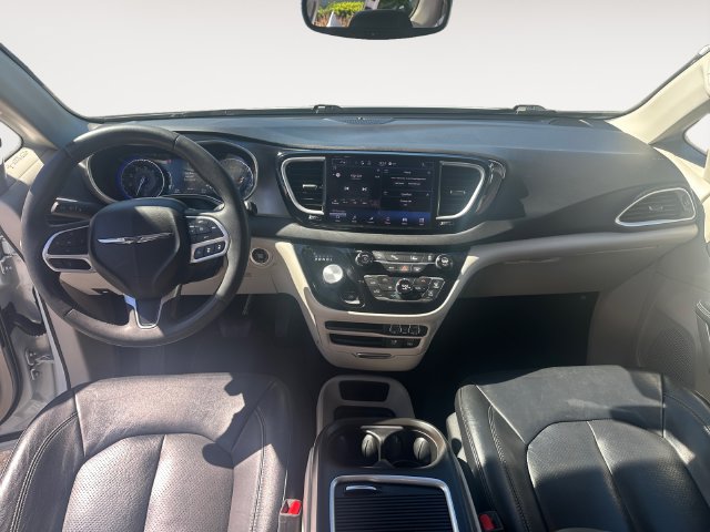 Used 2022 Chrysler Pacifica Touring-L FWD image 10
