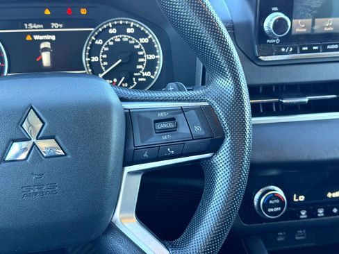 Used 2022 Mitsubishi Outlander ES image 23