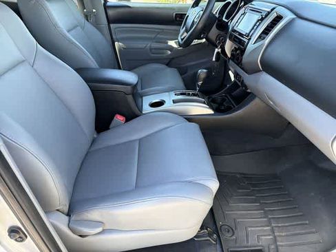 Used 2015 Toyota Tacoma PreRunner w/ Limited Package RWD image 18