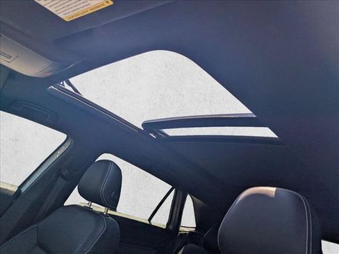 Used 2023 Volkswagen Atlas Cross Sport SE w/ Panoramic Sunroof Package FWD image 15