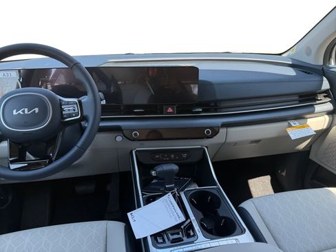 New 2026 Kia Carnival EX FWD image 11