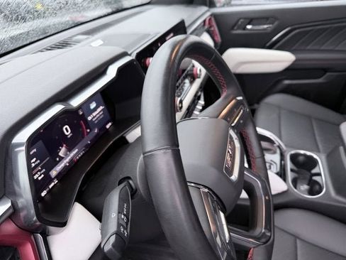 Used 2024 GMC Canyon AT4X w/ AT4X AEV Edition image 17