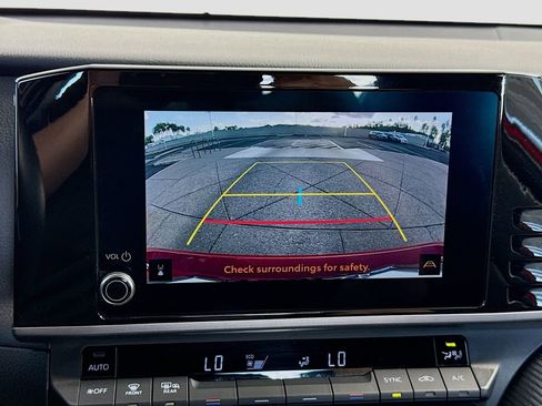 Used 2025 Toyota Camry SE image 15