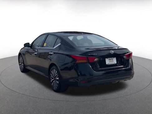 Used 2025 Nissan Altima 2.5 SV image 11