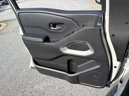 Certified 2025 Nissan Frontier SV w/ SV Convenience Package RWD image 16