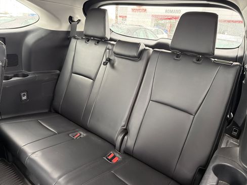 Used 2023 Toyota Highlander XLE image 28
