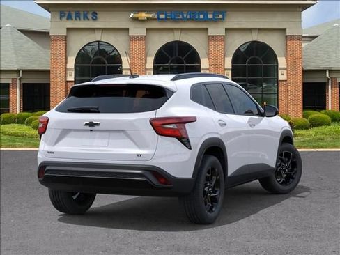 New 2026 Chevrolet Trax LT w/ Driver Confidence Package FWD image 5