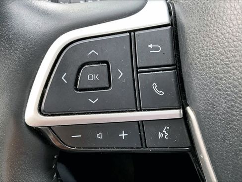 Used 2023 Toyota Highlander Platinum FWD image 22