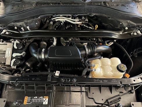 Used 2020 Ford Explorer Platinum w/ Premium Technology Package image 24