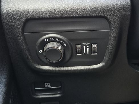 New 2026 Jeep Grand Cherokee Altitude RWD image 25