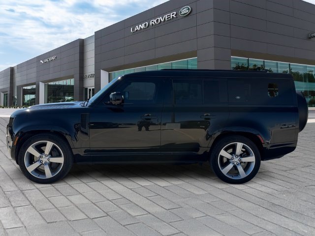 Used 2024 Land Rover Defender 130 X-Dynamic SE AWD/4WD image 2