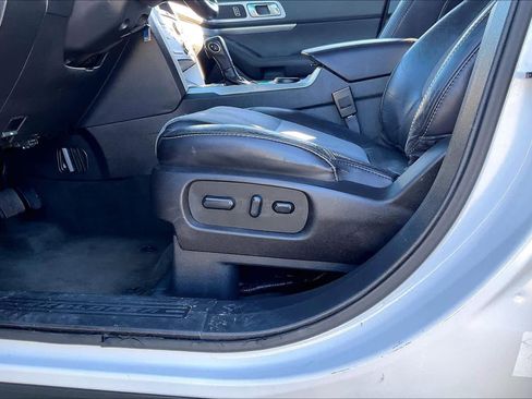 Used 2015 Ford Explorer XLT w/ Equipment Group 202A image 35