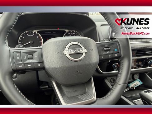 Used 2025 Nissan Rogue SV AWD/4WD image 19