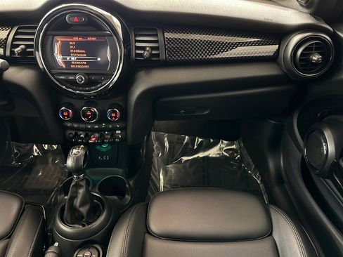 Used 2018 MINI Cooper S image 27