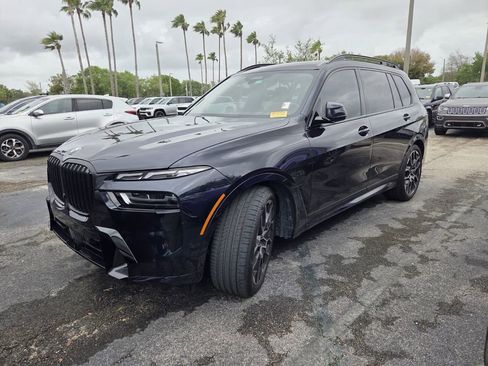 Used 2025 BMW X7 xDrive40i w/ M Sport Package image 3