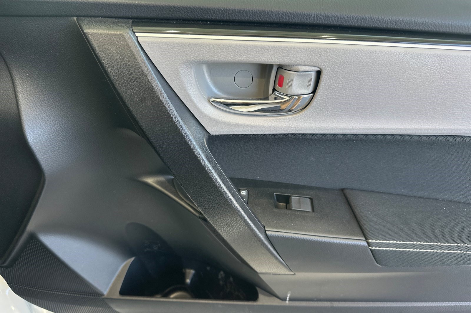 Used 2019 Toyota Corolla LE FWD image 21