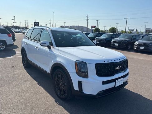 Used 2022 Kia Telluride SX w/ SX Prestige Package AWD/4WD image 3