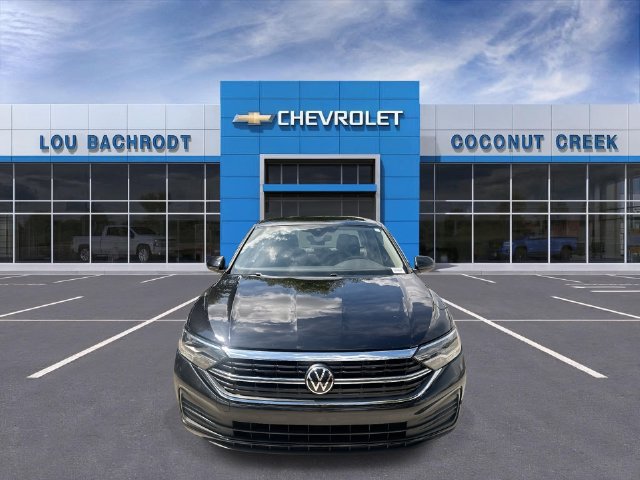 Used 2024 Volkswagen Jetta SE FWD image 3