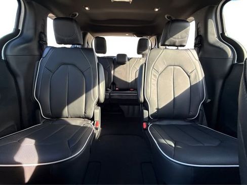 New 2026 Chrysler Pacifica Limited w/ Uconnect Theater Family Group image 14