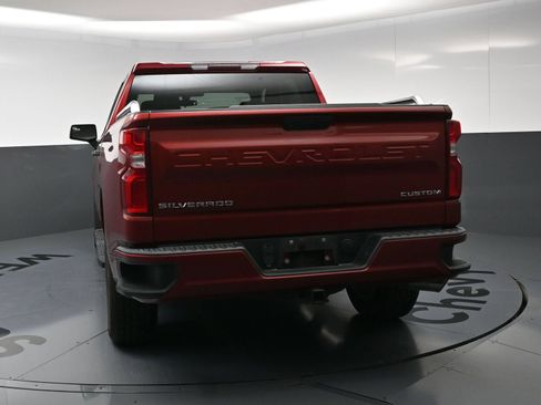 Used 2019 Chevrolet Silverado 1500 Custom w/ Custom Value Package AWD/4WD image 8