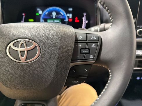 Used 2025 Toyota Camry SE image 27