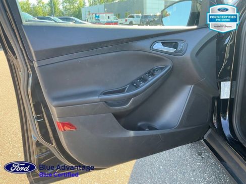 Used 2018 Ford Focus SE FWD image 14