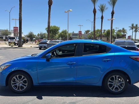 Used 2019 Toyota Yaris LE FWD image 4