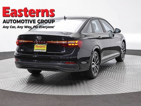 Used 2025 Volkswagen Jetta SE FWD image 5