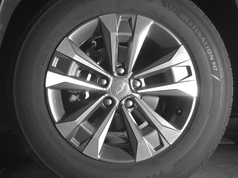 Used 2025 Chevrolet Equinox LT FWD image 9