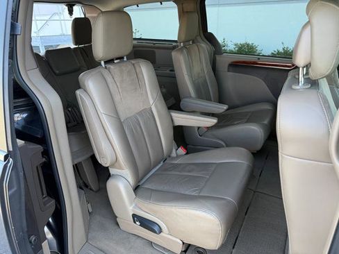 Used 2015 Chrysler Town & Country Limited Platinum w/ Trailer Tow Group image 24