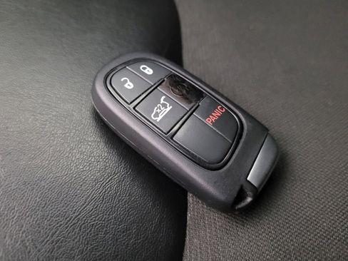 Used 2019 Jeep Cherokee Latitude Plus image 32