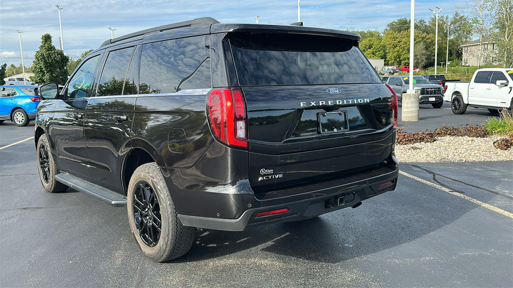 Used 2025 Ford Expedition Active AWD/4WD image 6