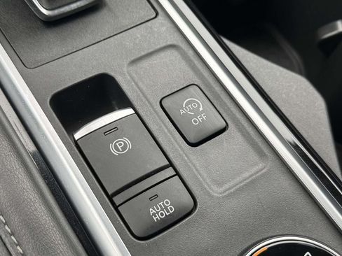 Used 2022 Nissan Pathfinder SV AWD/4WD image 14