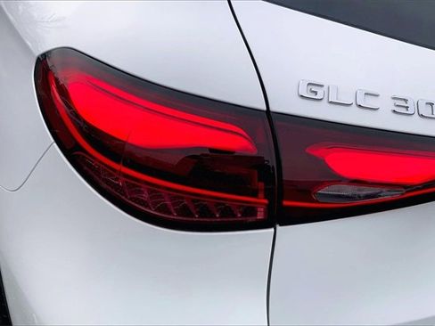 Used 2025 Mercedes-Benz GLC 300 4MATIC image 25