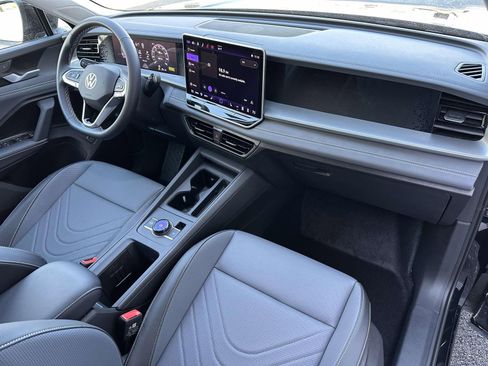 New 2026 Volkswagen Tiguan SE image 12