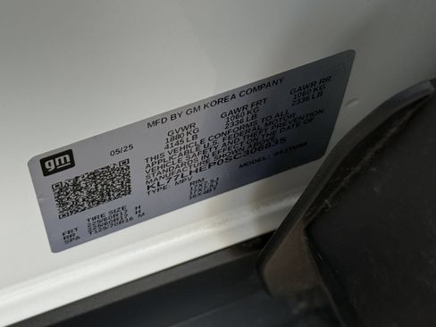 Used 2025 Chevrolet Trax LT FWD image 29