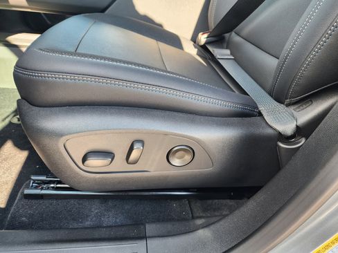 New 2026 Chevrolet Equinox EV LT image 25