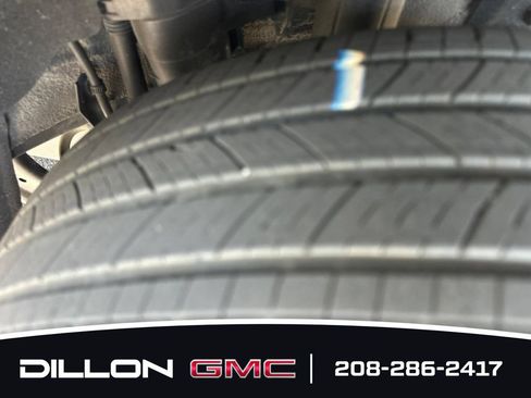 Used 2025 Toyota RAV4 XLE AWD/4WD image 18