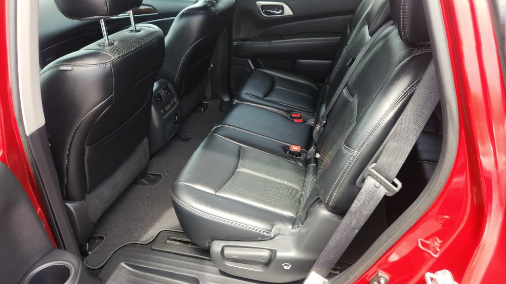 Used 2016 Nissan Pathfinder Platinum FWD image 16