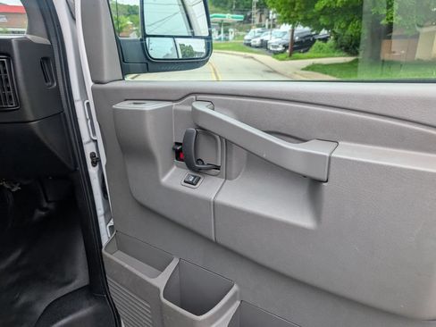 Used 2019 Chevrolet Express 2500 w/ Driver Convenience Package RWD image 28